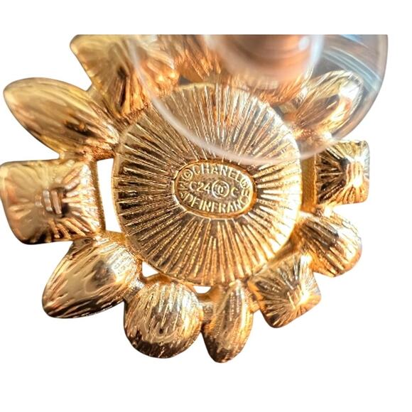 Gold CHANEL Pearl and Crystal Interlocking-C Stud Earrings 24C (CHXX029) - Picture 10 of 11